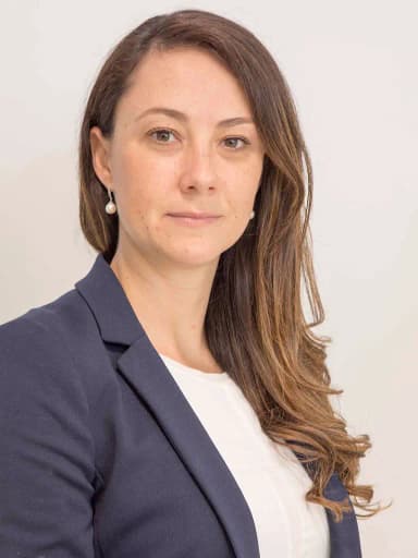 Dr Livia Carvalho